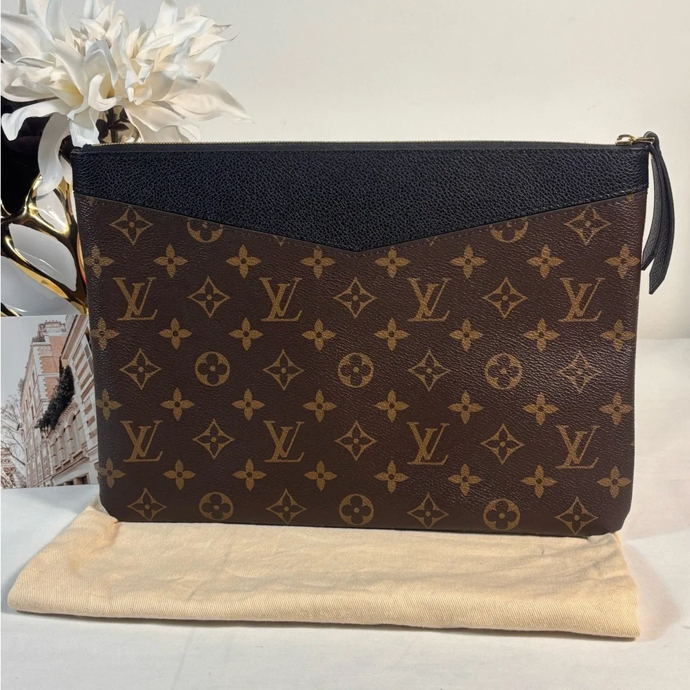 Beautiful Louis Vuitton Daily Pouch Monogram Noir - Picture 4 of 12